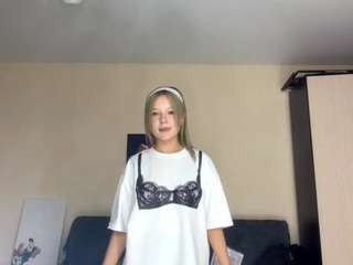 Live webcam model gennystratis on Soda Cams