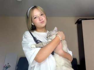 Live webcam model gennystratis on Soda Cams