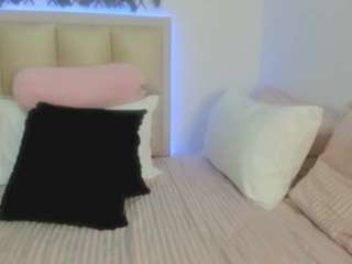 Live cam show with kyleesophia1