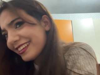 Live webcam model lonniereichow on Soda Cams