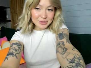 Live webcam model marierierierie on Soda Cams