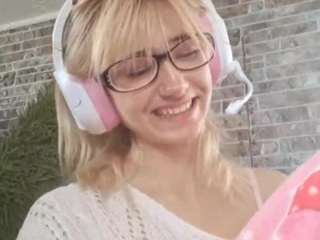 Live webcam model andreabrase on Soda Cams