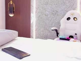 Live webcam model charlotte-howard on Soda Cams