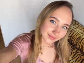 Live webcam model chinharker on Soda Cams