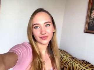 Live webcam model chinharker on Soda Cams