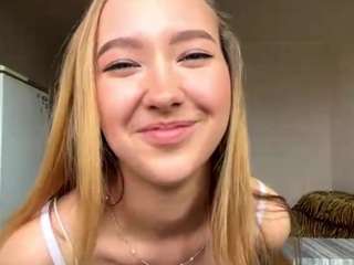 Live webcam model chinharker on Soda Cams