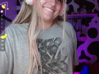 Live webcam model hi-elora on Soda Cams