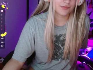 Live webcam model hi-elora on Soda Cams