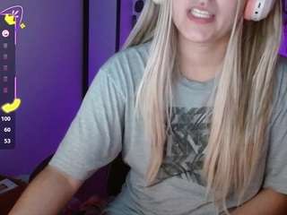 Live webcam model hi-elora on Soda Cams