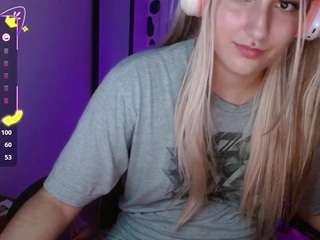 Live webcam model hi-elora on Soda Cams