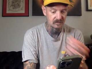 longwalksonthebeach69 live cam profile