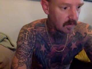 longwalksonthebeach69 webcam model