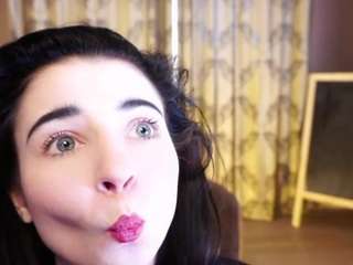 Live webcam model mercedezsteigerwalt on Soda Cams