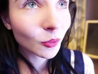 Live webcam model mercedezsteigerwalt on Soda Cams