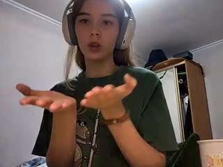 Live webcam model otilialingerfelter on Soda Cams