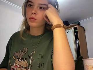 Live webcam model otilialingerfelter on Soda Cams