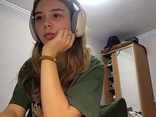 Live webcam model otilialingerfelter on Soda Cams