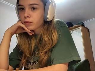 Live webcam model otilialingerfelter on Soda Cams