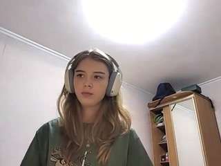 Live webcam model otilialingerfelter on Soda Cams