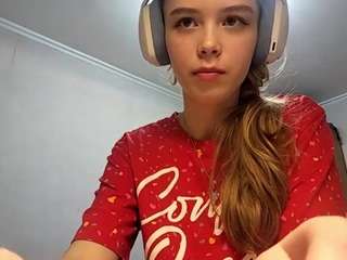 Live webcam model otilialingerfelter on Soda Cams