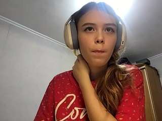 Live webcam model otilialingerfelter on Soda Cams