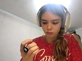 Live webcam model otilialingerfelter on Soda Cams