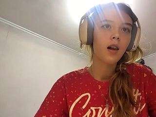 Live webcam model otilialingerfelter on Soda Cams