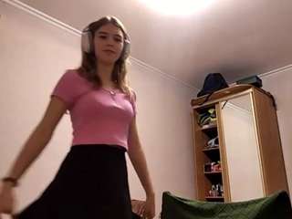 Live webcam model otilialingerfelter on Soda Cams