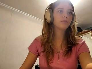 Live webcam model otilialingerfelter on Soda Cams