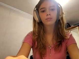 Live webcam model otilialingerfelter on Soda Cams