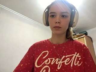 Live webcam model otilialingerfelter on Soda Cams