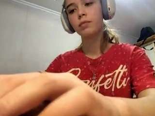 Live webcam model otilialingerfelter on Soda Cams