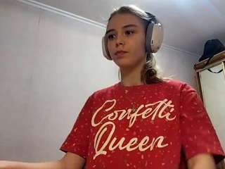 Live webcam model otilialingerfelter on Soda Cams