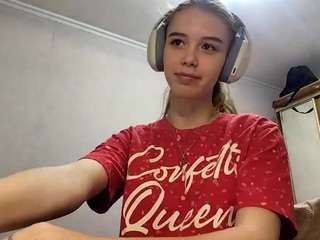 Live webcam model otilialingerfelter on Soda Cams