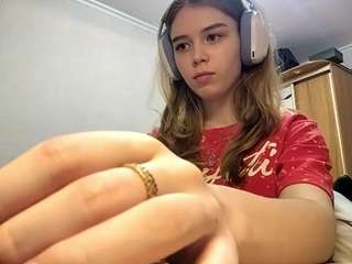 Live webcam model otilialingerfelter on Soda Cams