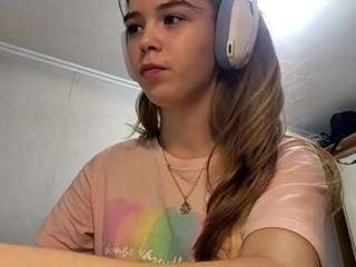 Live webcam model otilialingerfelter on Soda Cams