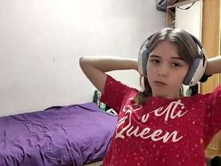 otilialingerfelter, female webcam model,  years old, on live webcam