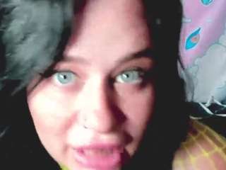queenyaliss live webcam show