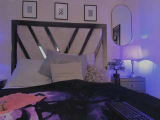 Live webcam model serenaalux on Soda Cams