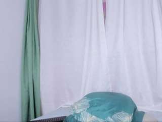 Live webcam model tessalowee on Soda Cams