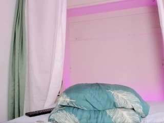 Live webcam model tessalowee on Soda Cams