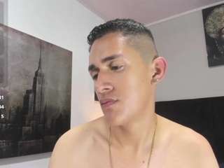 Adam-Walker1 — LIVE on Camsoda