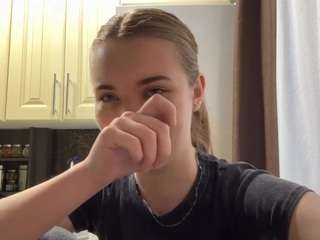 Live webcam model corinnedieffenbach on Soda Cams