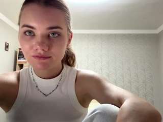 Live webcam model corinnedieffenbach on Soda Cams