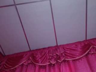 golden-explosivecum webcam