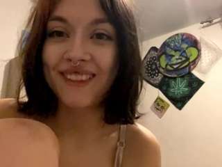 joanneleard's CamSoda show and profile