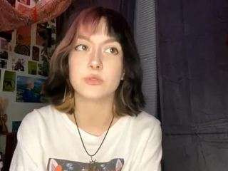 joanneleard's CamSoda show and profile