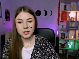 luna-wisper's CamSoda show and profile