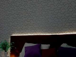 maya-raay's CamSoda show and profile