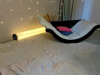 Maya-Raay live webcam show